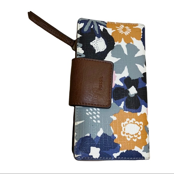 Fossil Handbags - NWT! Fossil Emma Tab Clutch Black Floral